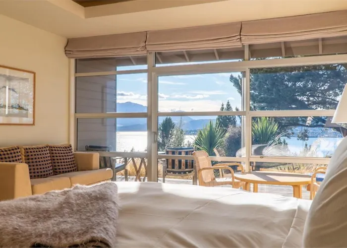 Strikingly Designed In Timber And Glass * Wanaka