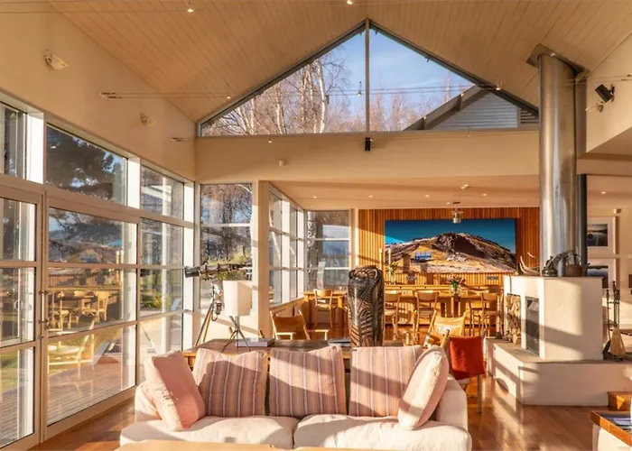 Strikingly Designed In Timber And Glass * Wanaka